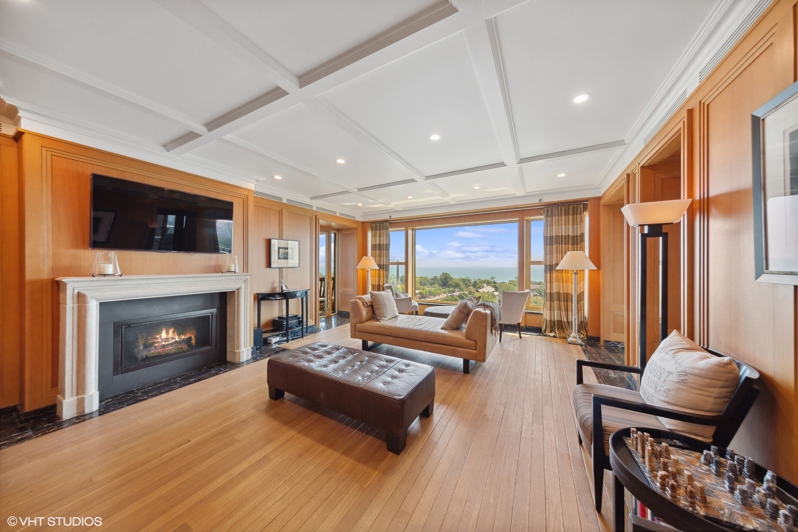 2120 N Lincoln Park West Unit: 14