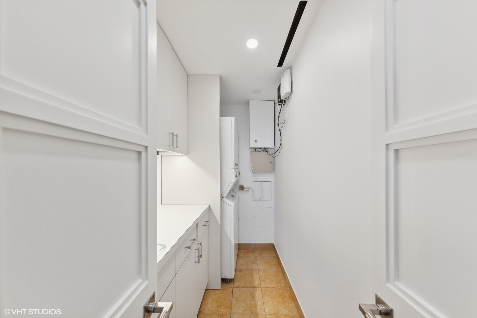2120 N Lincoln Park West Unit: 14