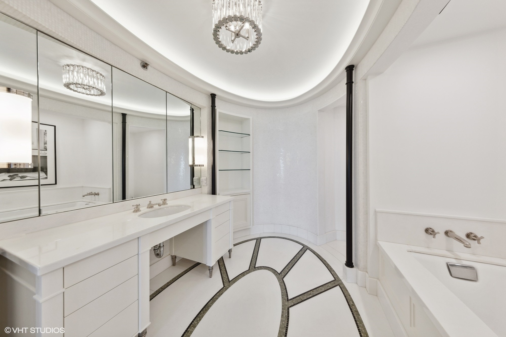 2120 N Lincoln Park West Unit: 14