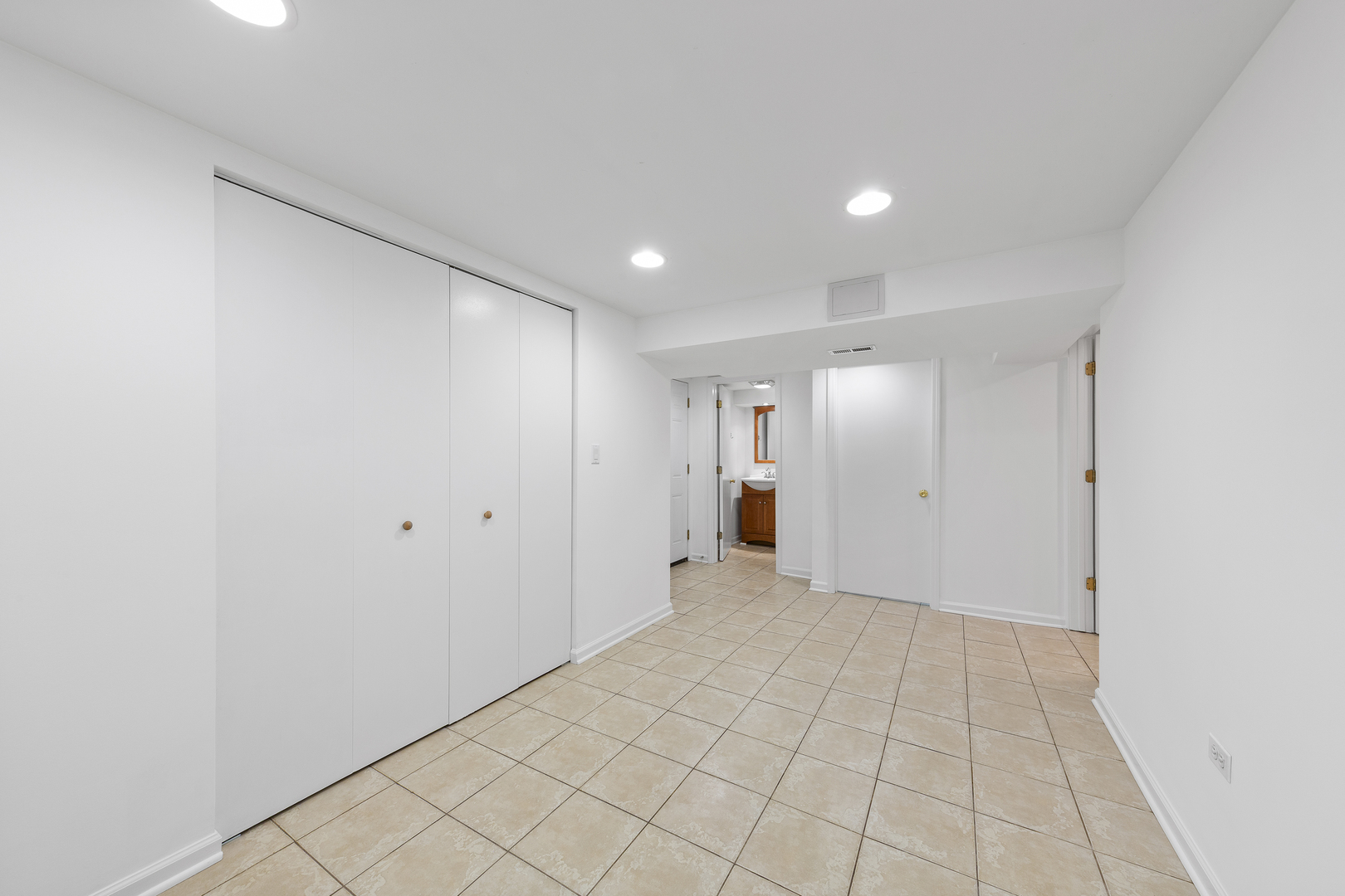 3919 N Oriole Avenue