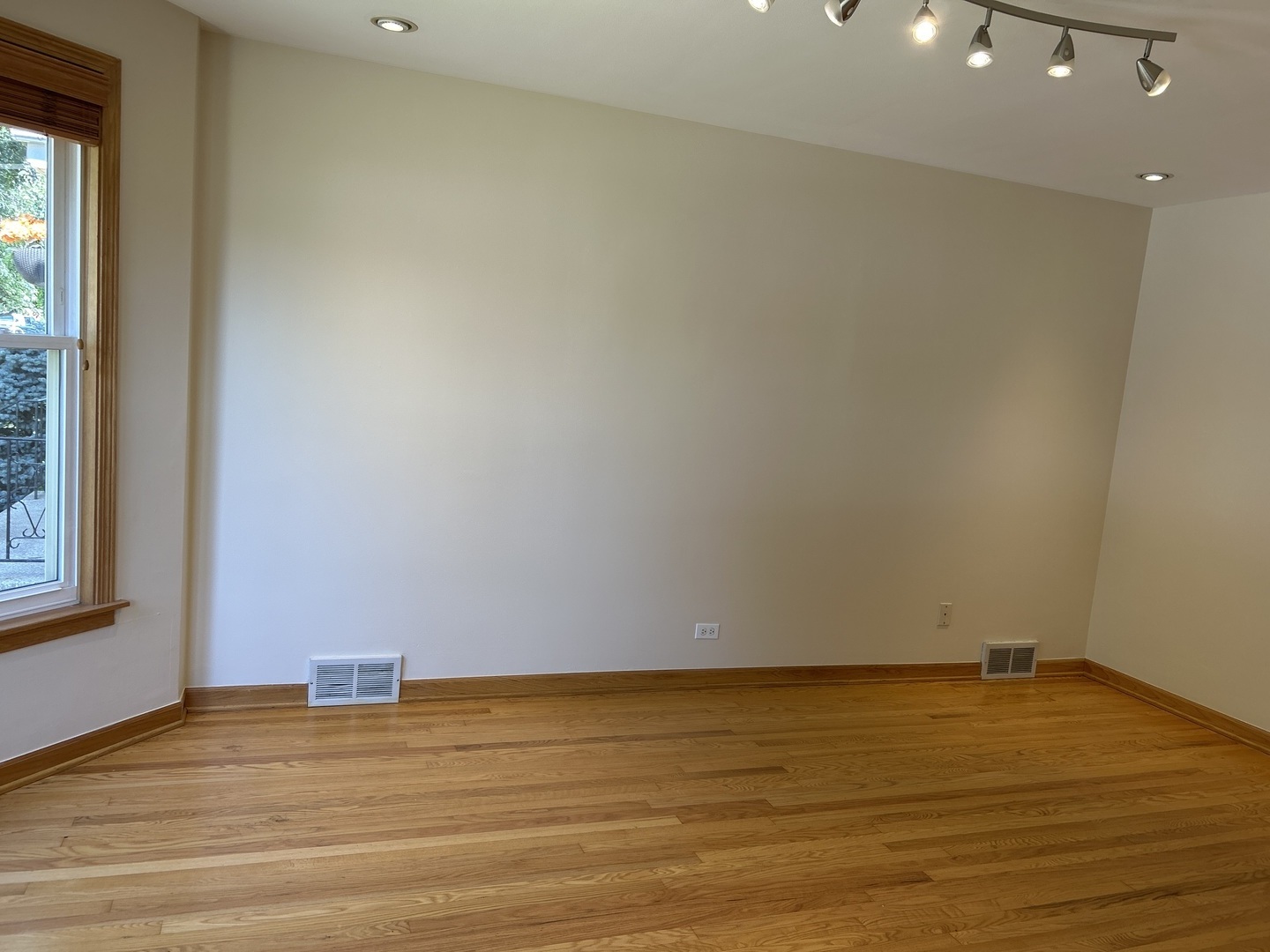 3919 N Oriole Avenue