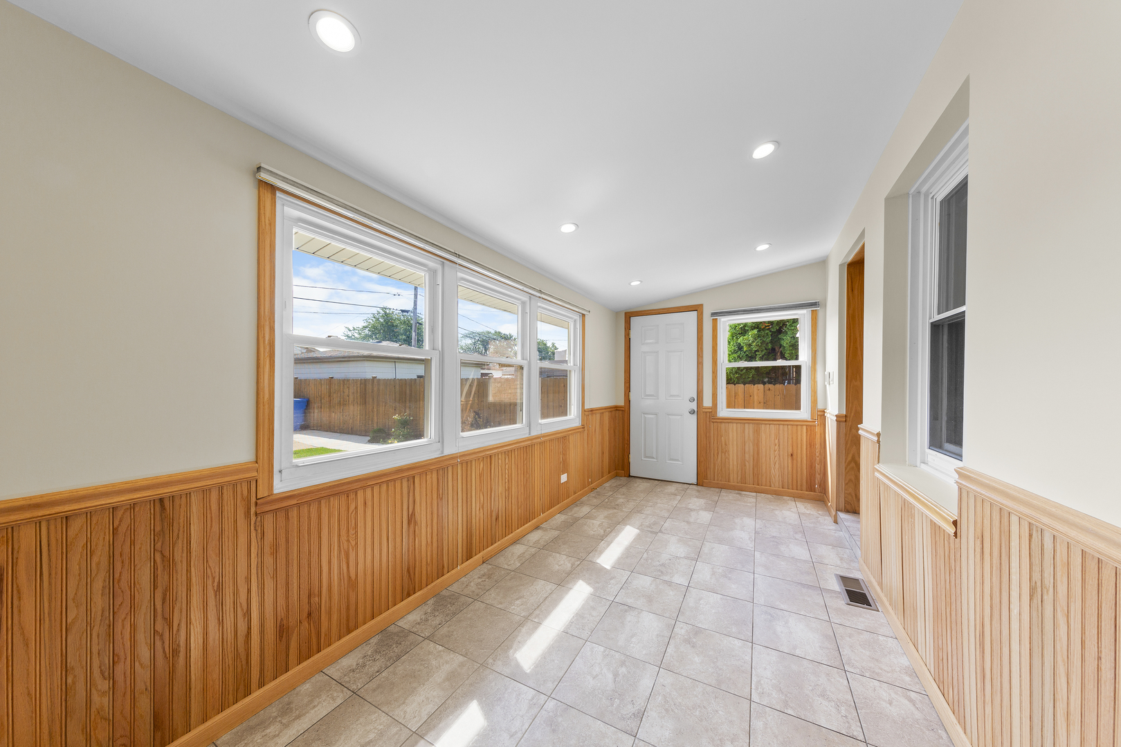 3919 N Oriole Avenue