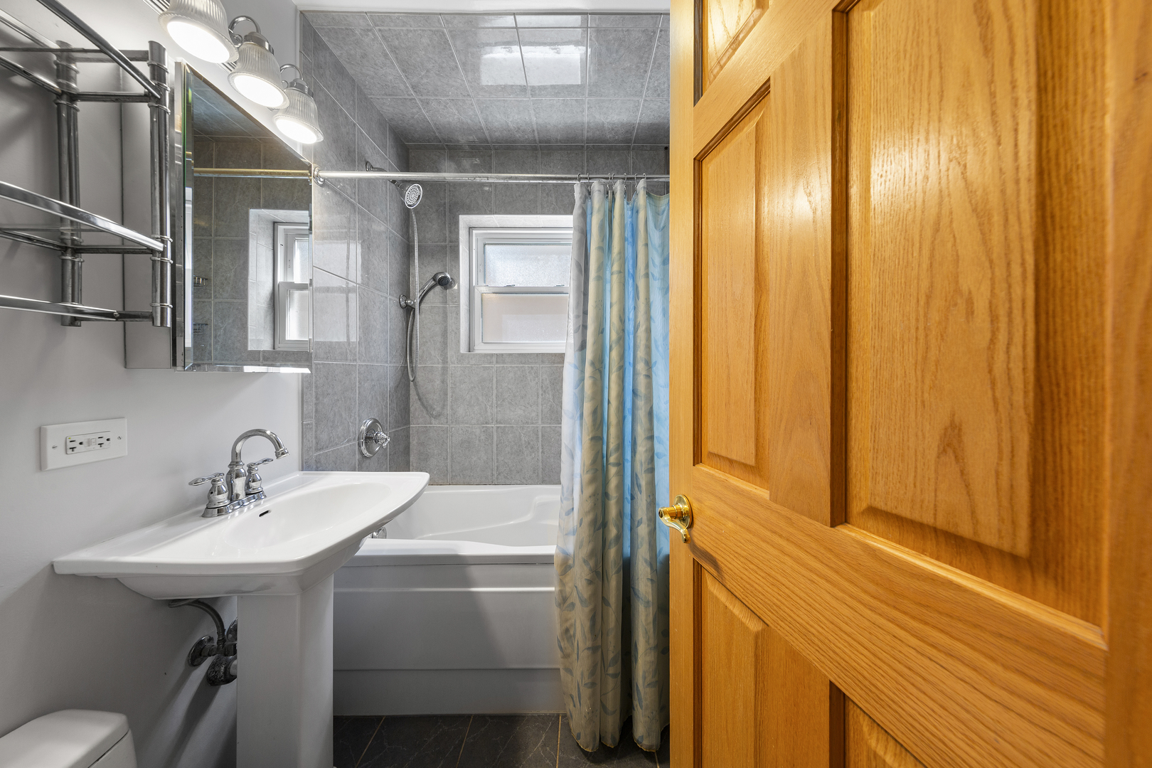 3919 N Oriole Avenue