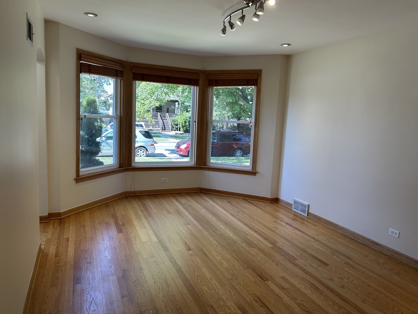 3919 N Oriole Avenue