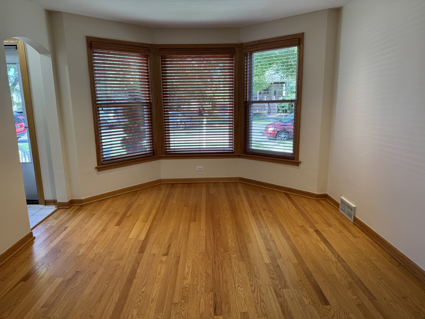 3919 N Oriole Avenue