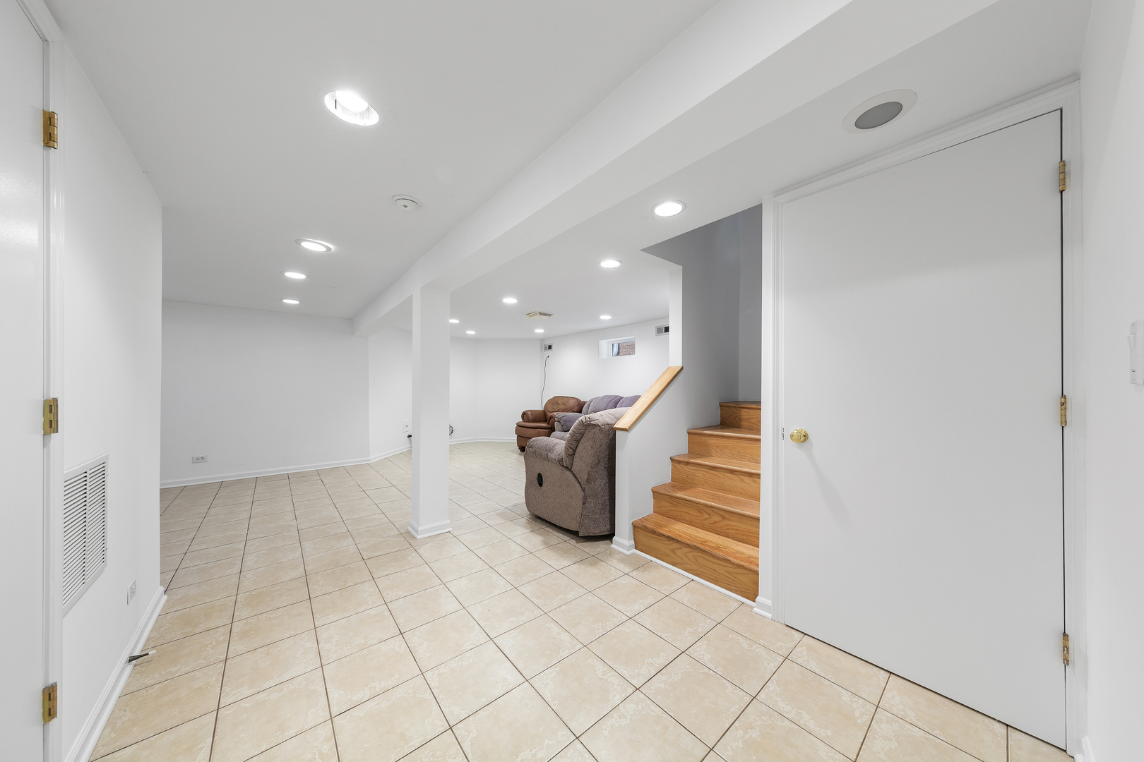 3919 N Oriole Avenue