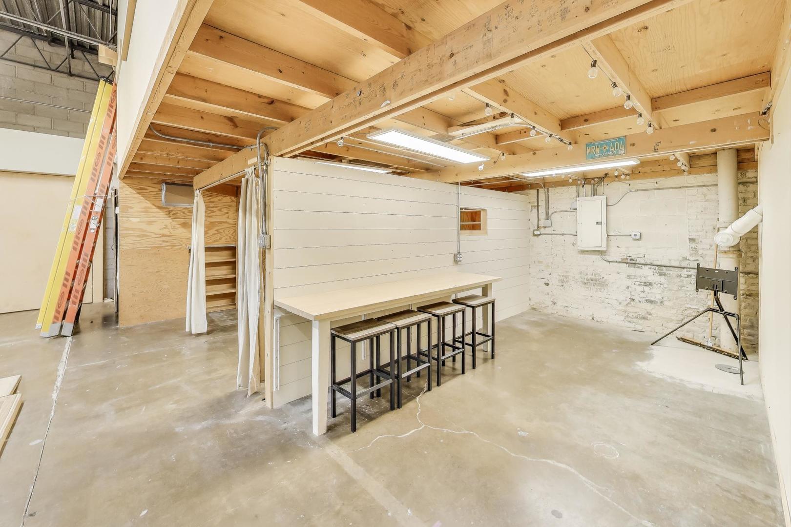 1776 W Winnemac Avenue Unit: 100