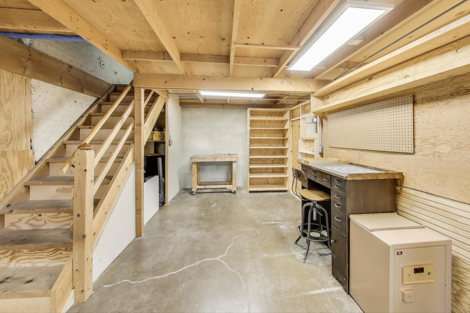 1776 W Winnemac Avenue Unit: 100