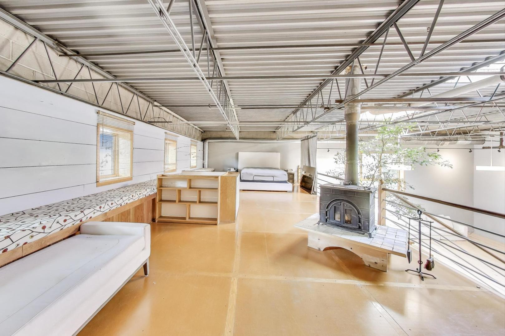 1776 W Winnemac Avenue Unit: 100