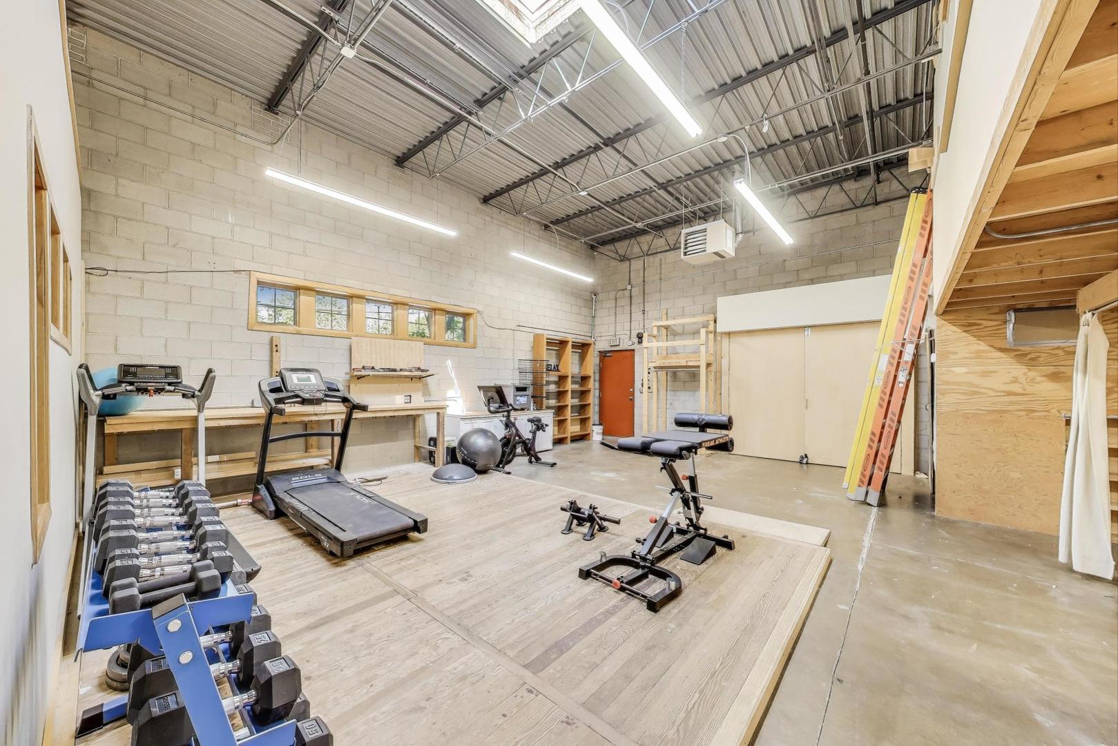 1776 W Winnemac Avenue Unit: 100