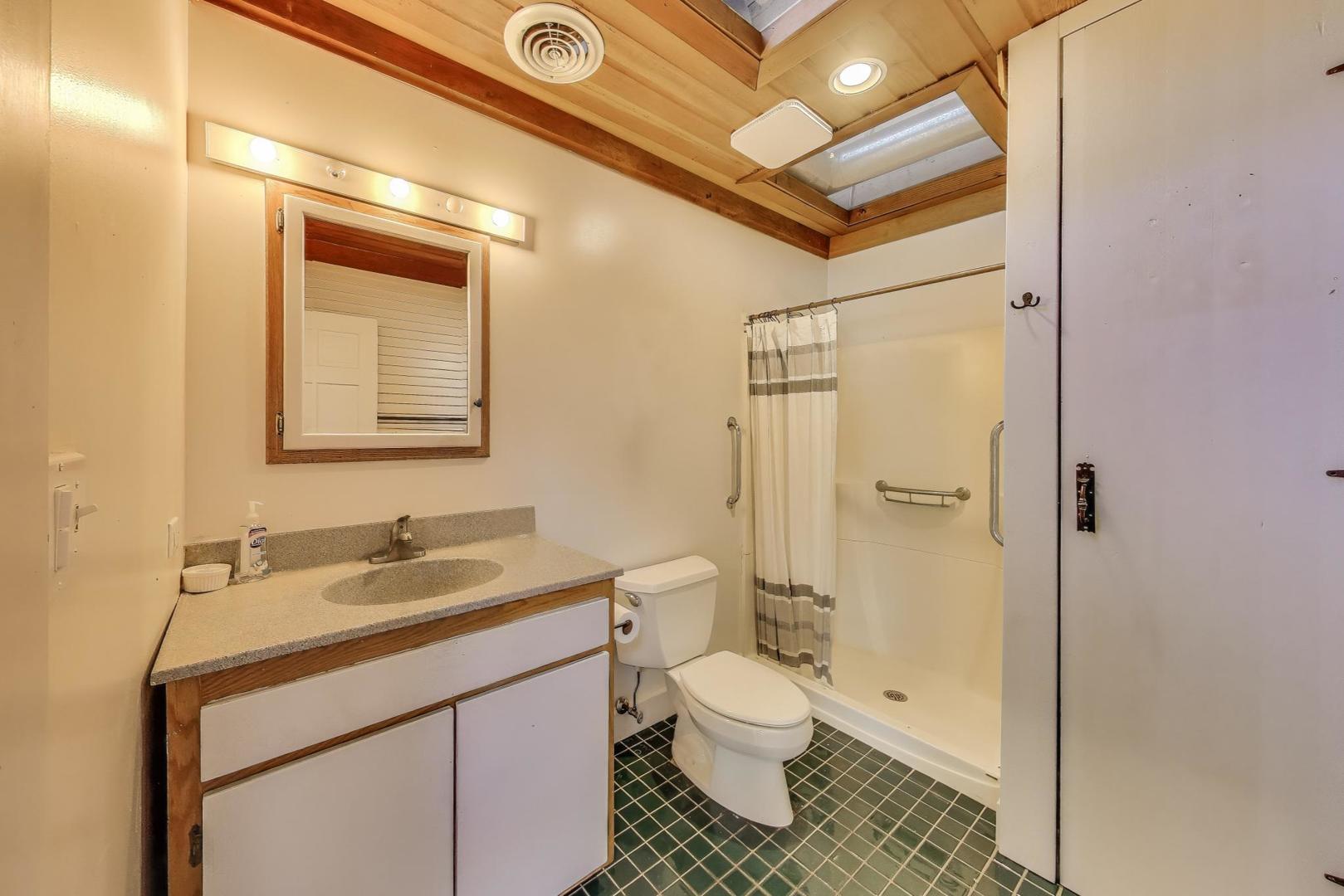 1776 W Winnemac Avenue Unit: 100