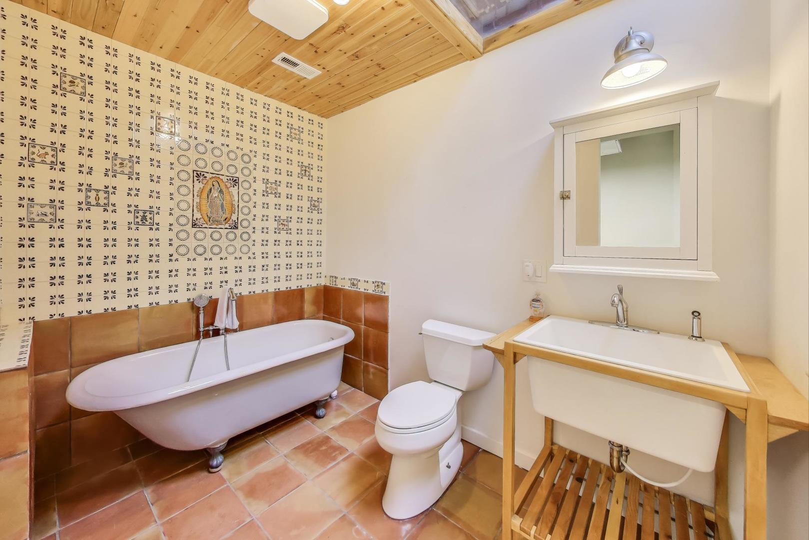 1776 W Winnemac Avenue Unit: 100