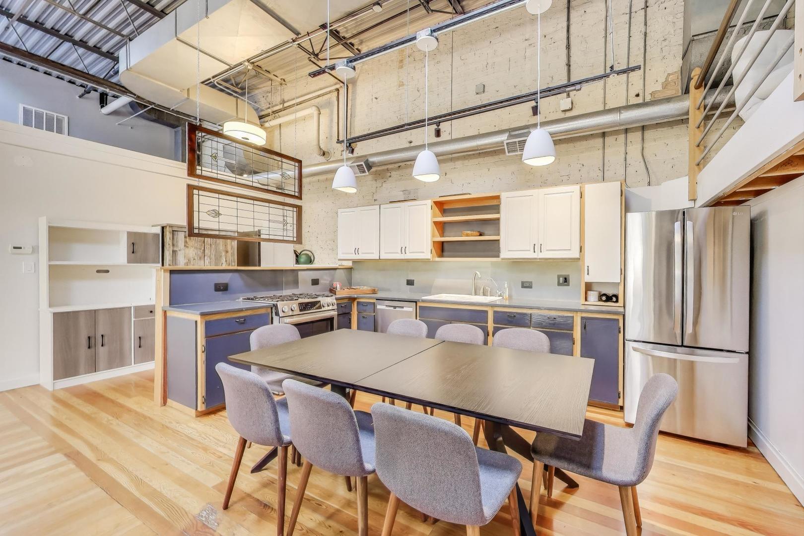 1776 W Winnemac Avenue Unit: 100