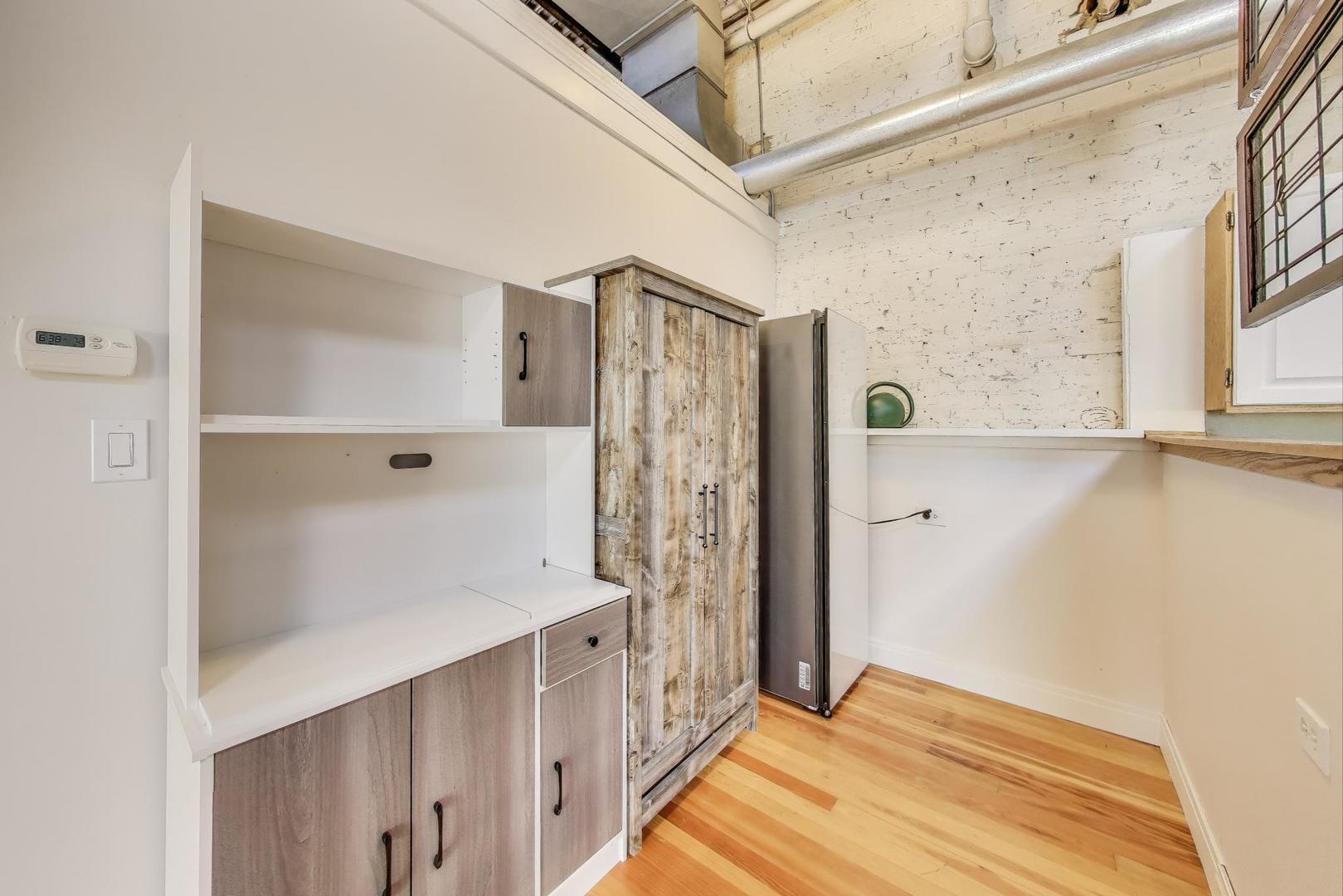 1776 W Winnemac Avenue Unit: 100