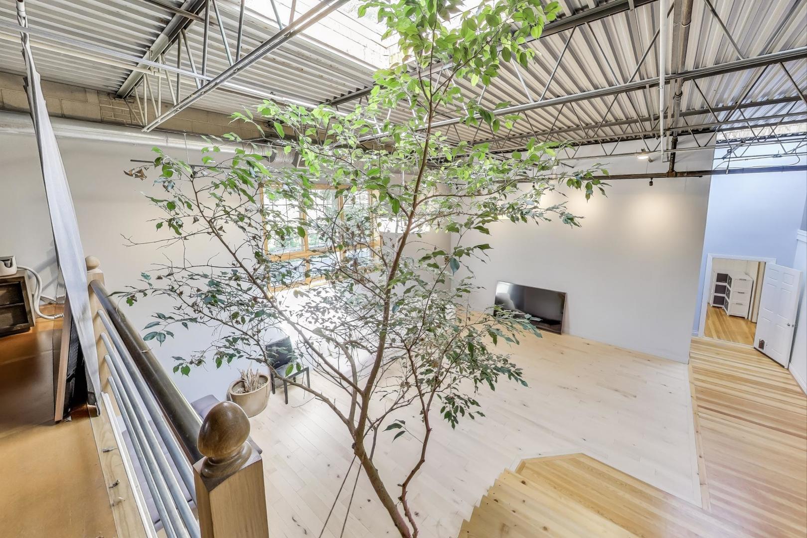 1776 W Winnemac Avenue Unit: 100