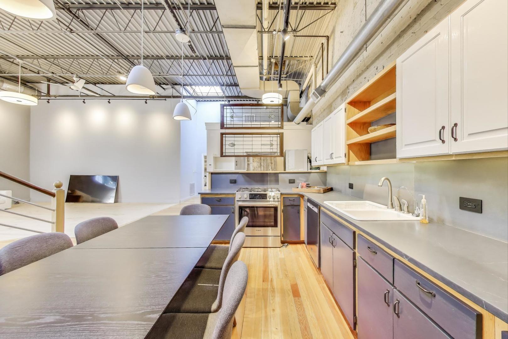 1776 W Winnemac Avenue Unit: 100