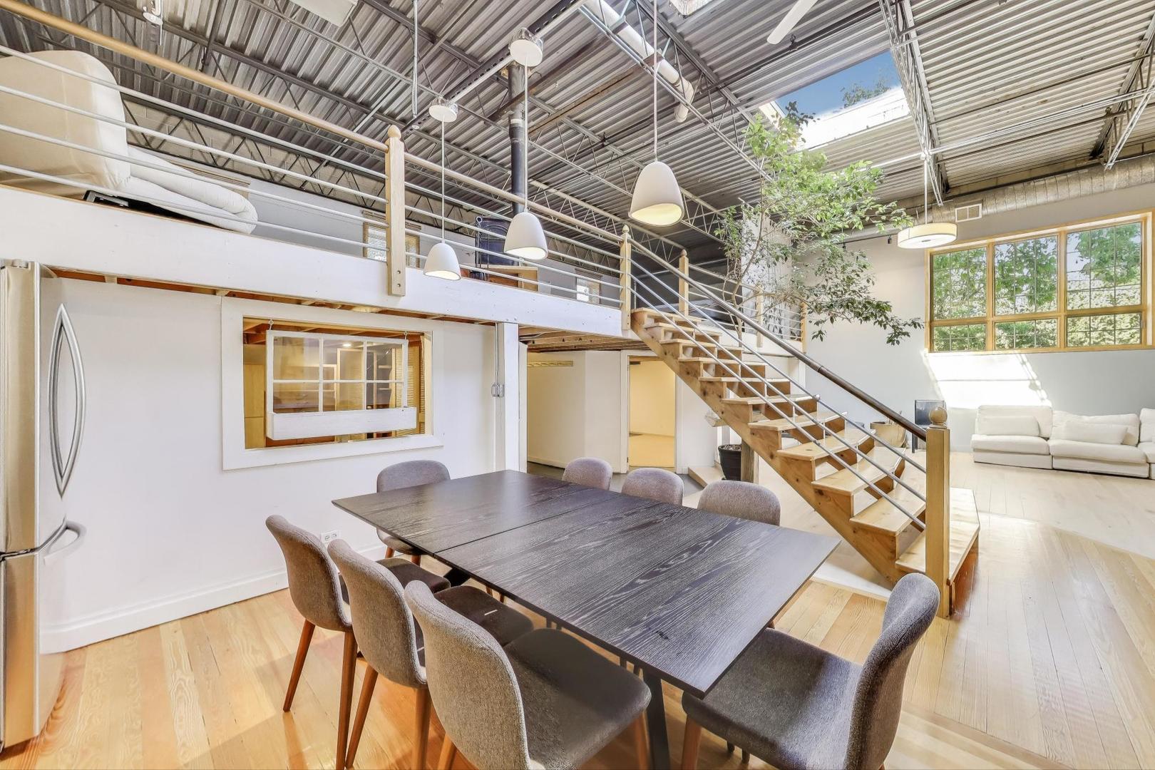 1776 W Winnemac Avenue Unit: 100