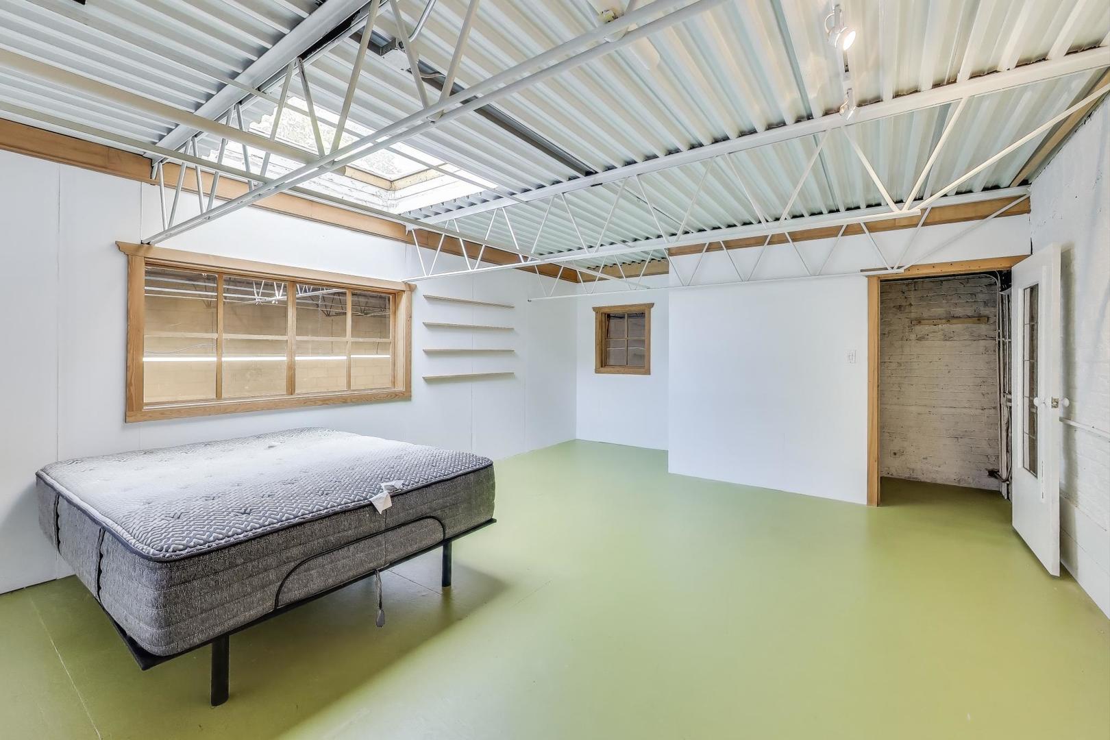 1776 W Winnemac Avenue Unit: 100