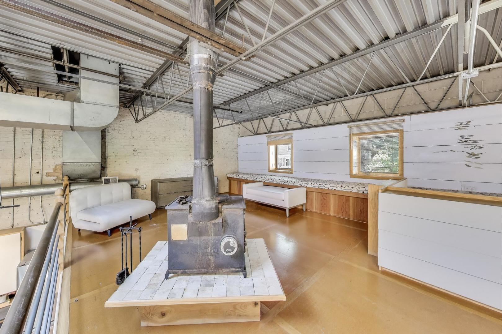 1776 W Winnemac Avenue Unit: 100