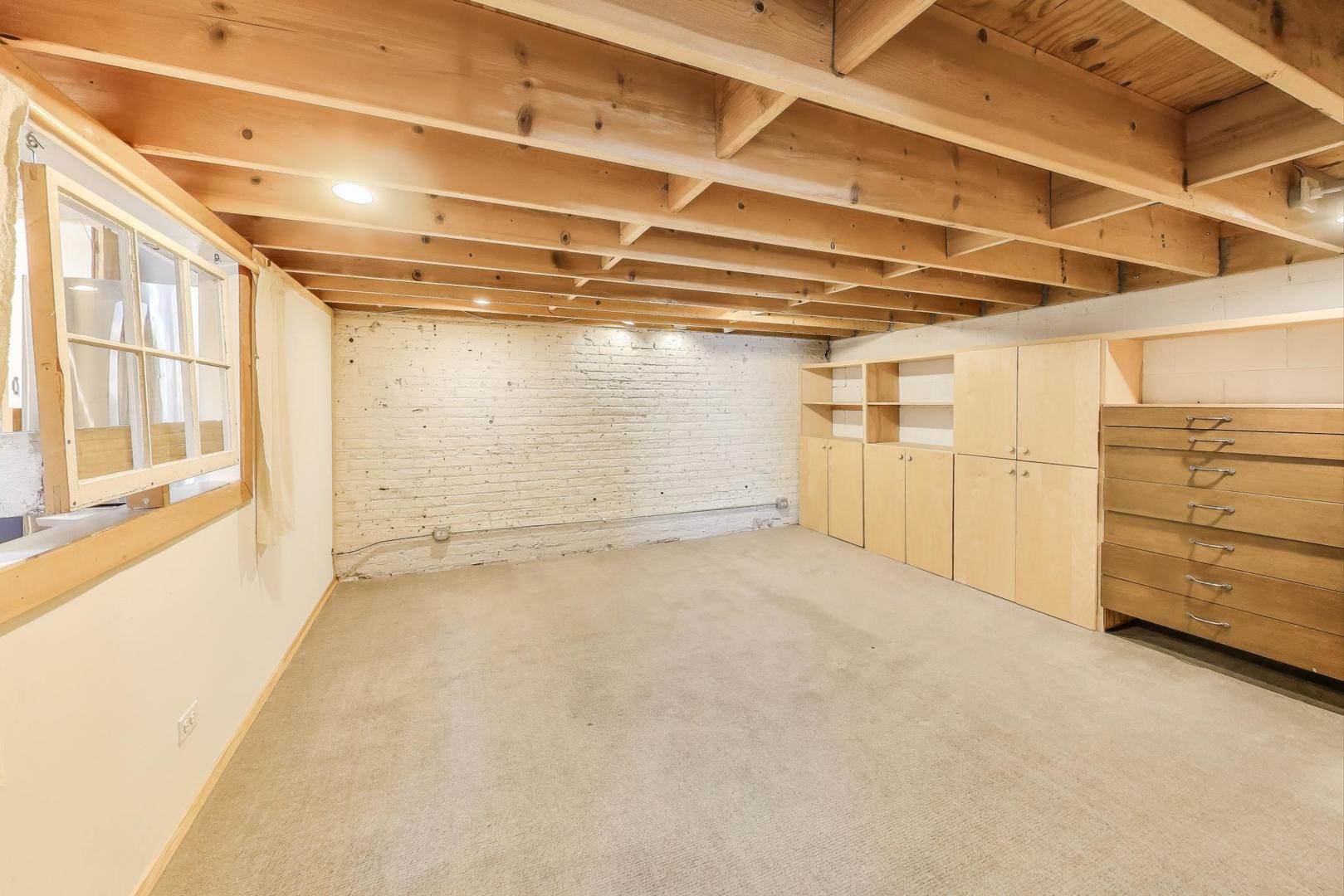 1776 W Winnemac Avenue Unit: 100