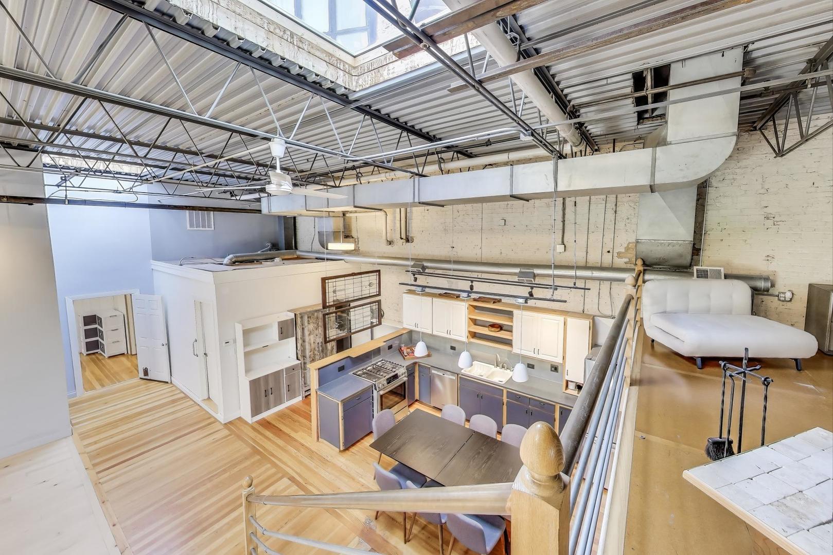 1776 W Winnemac Avenue Unit: 100