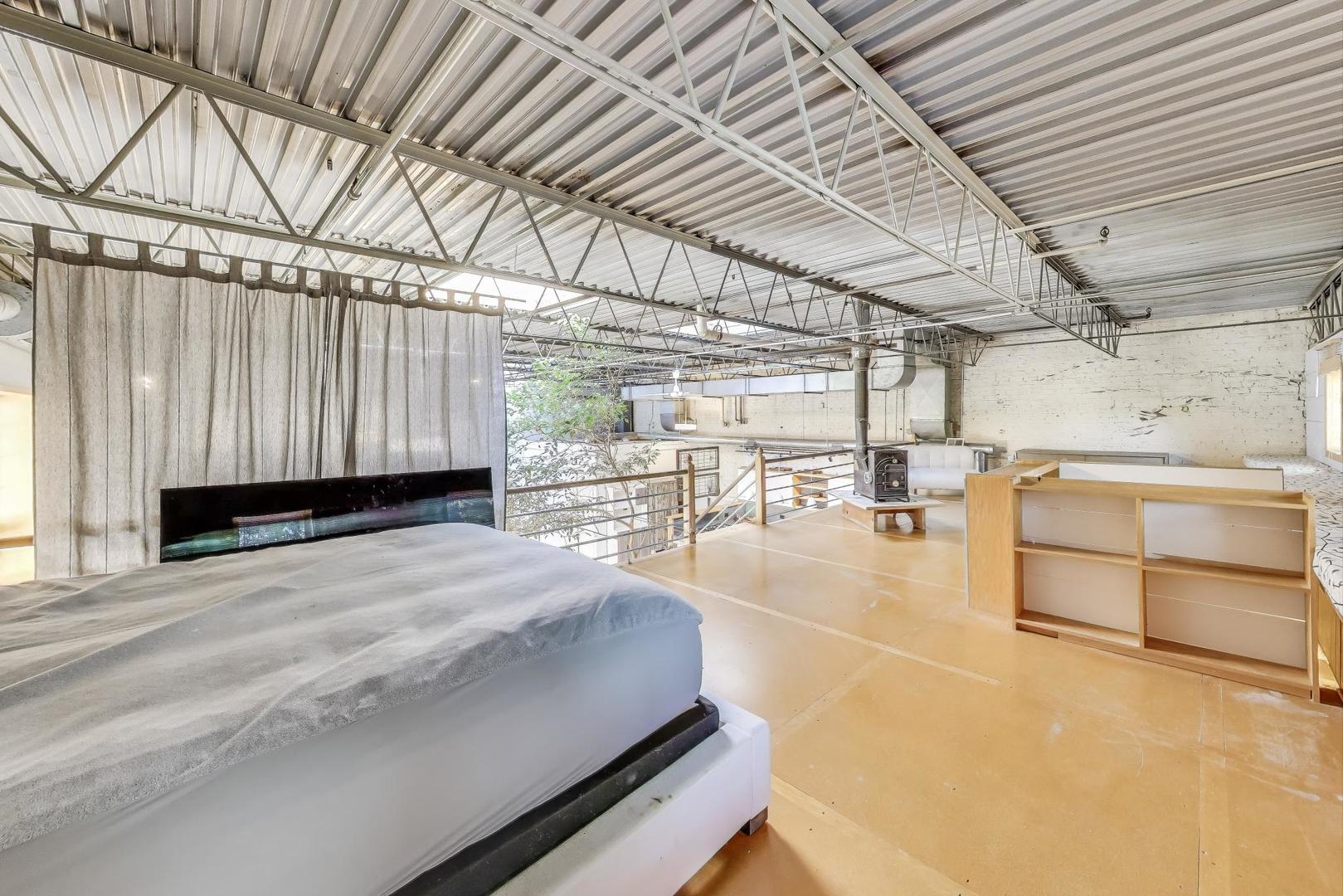 1776 W Winnemac Avenue Unit: 100