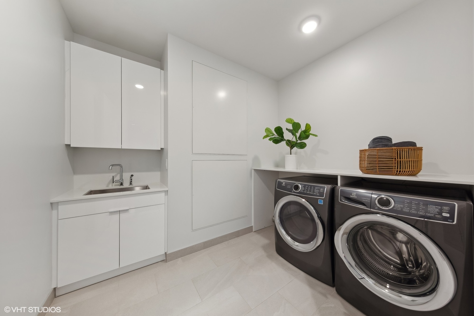 61 E Banks Street Unit: 307