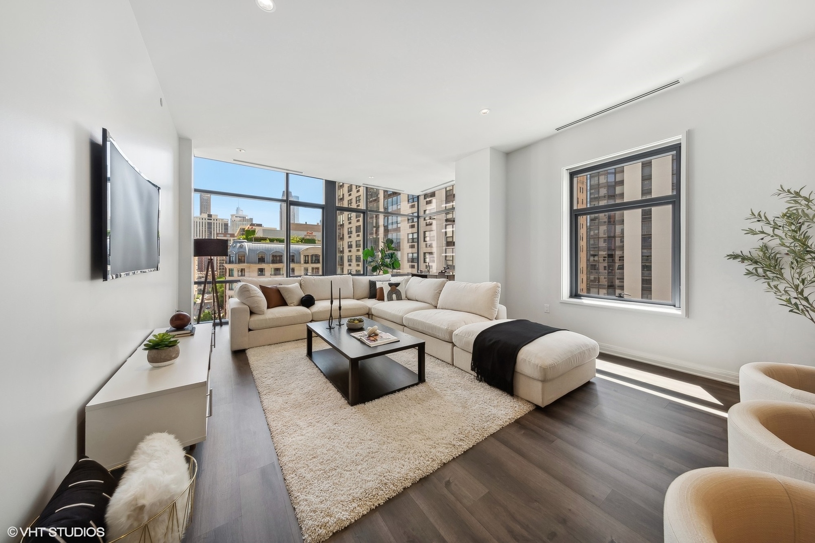61 E Banks Street Unit: 307