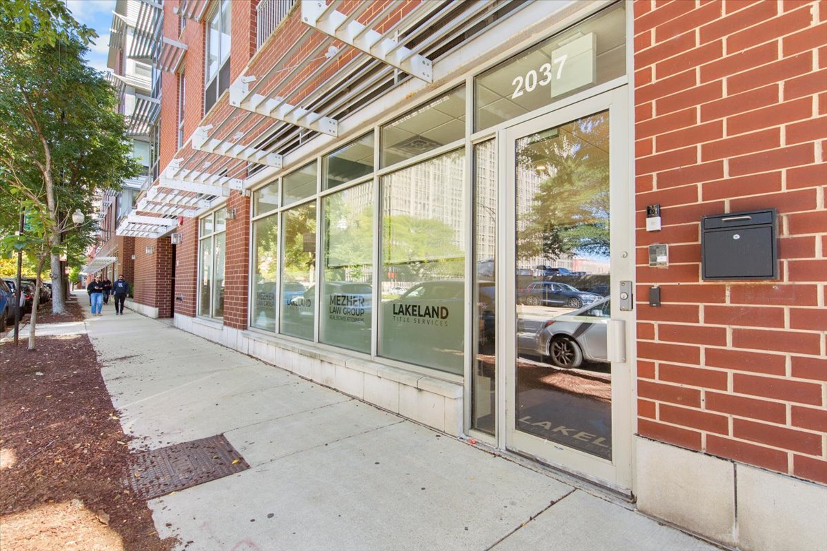 2037 S Indiana Avenue