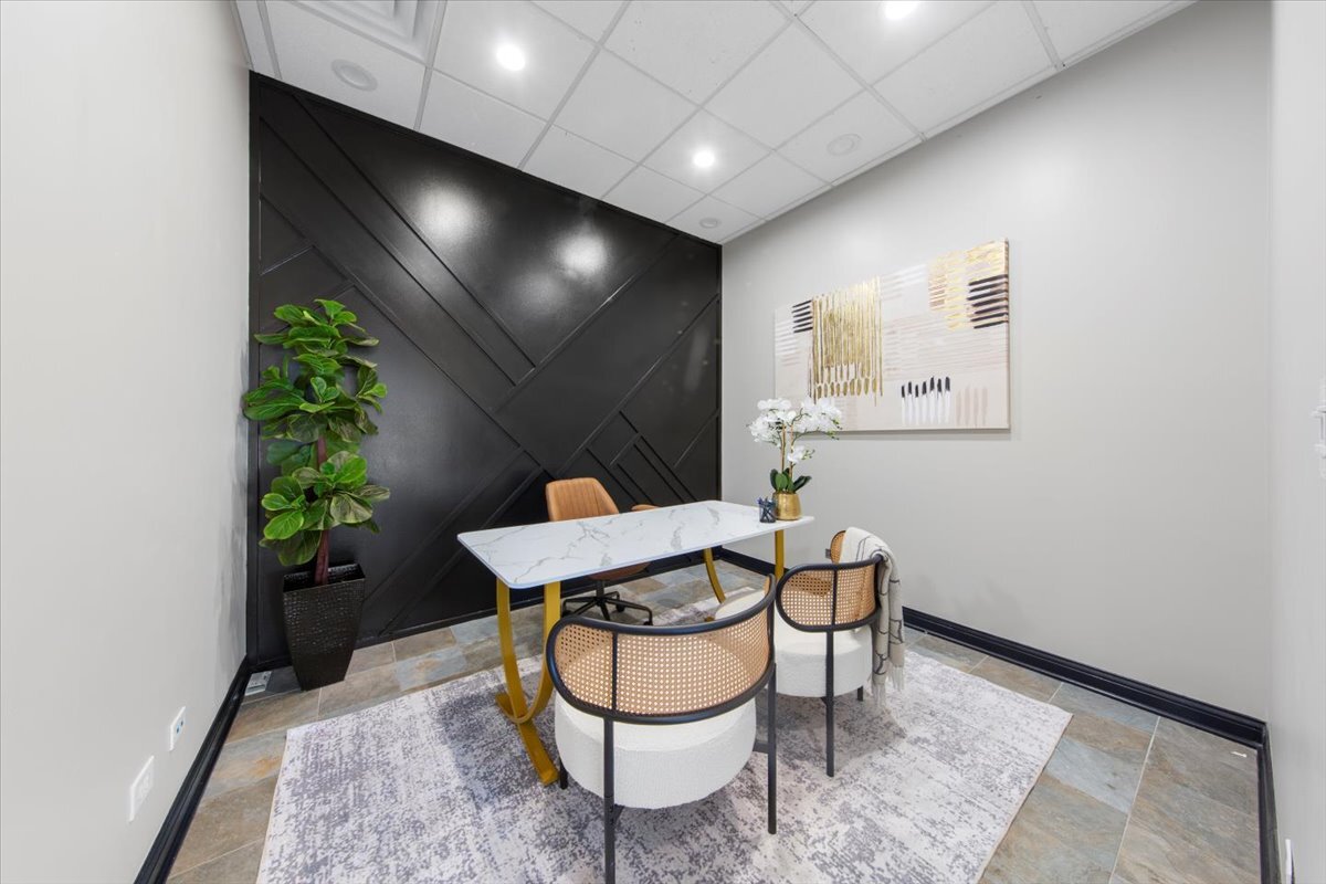 2037 S Indiana Avenue