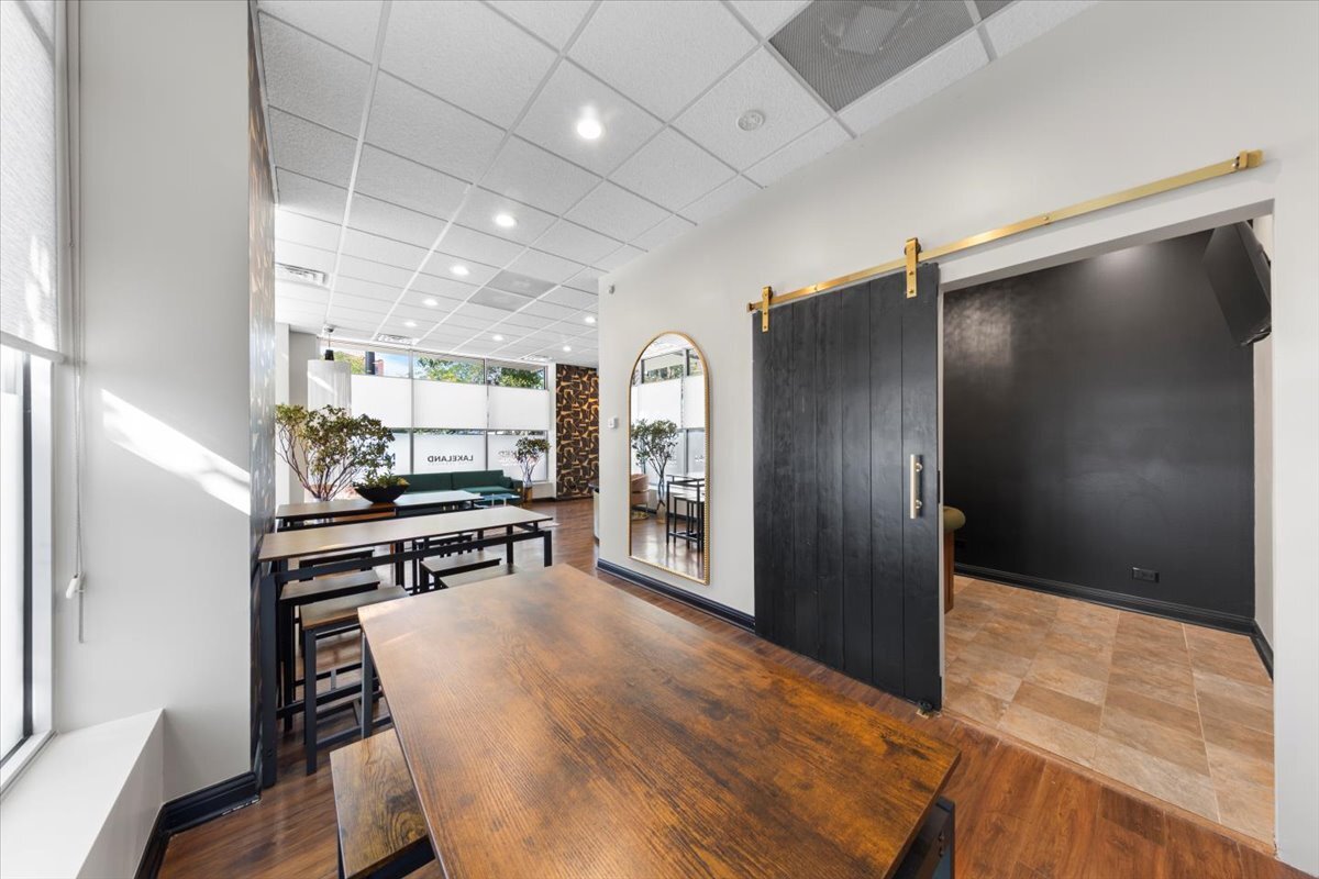 2037 S Indiana Avenue