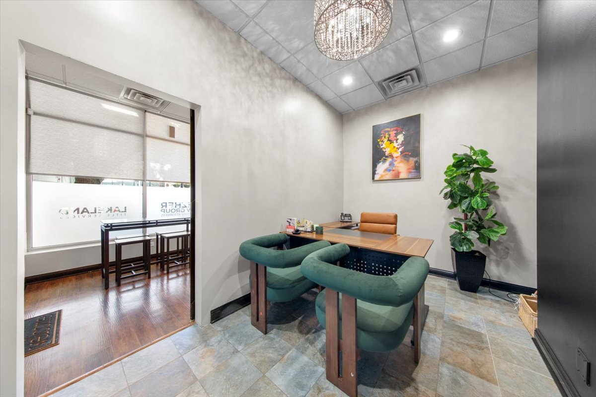 2037 S Indiana Avenue