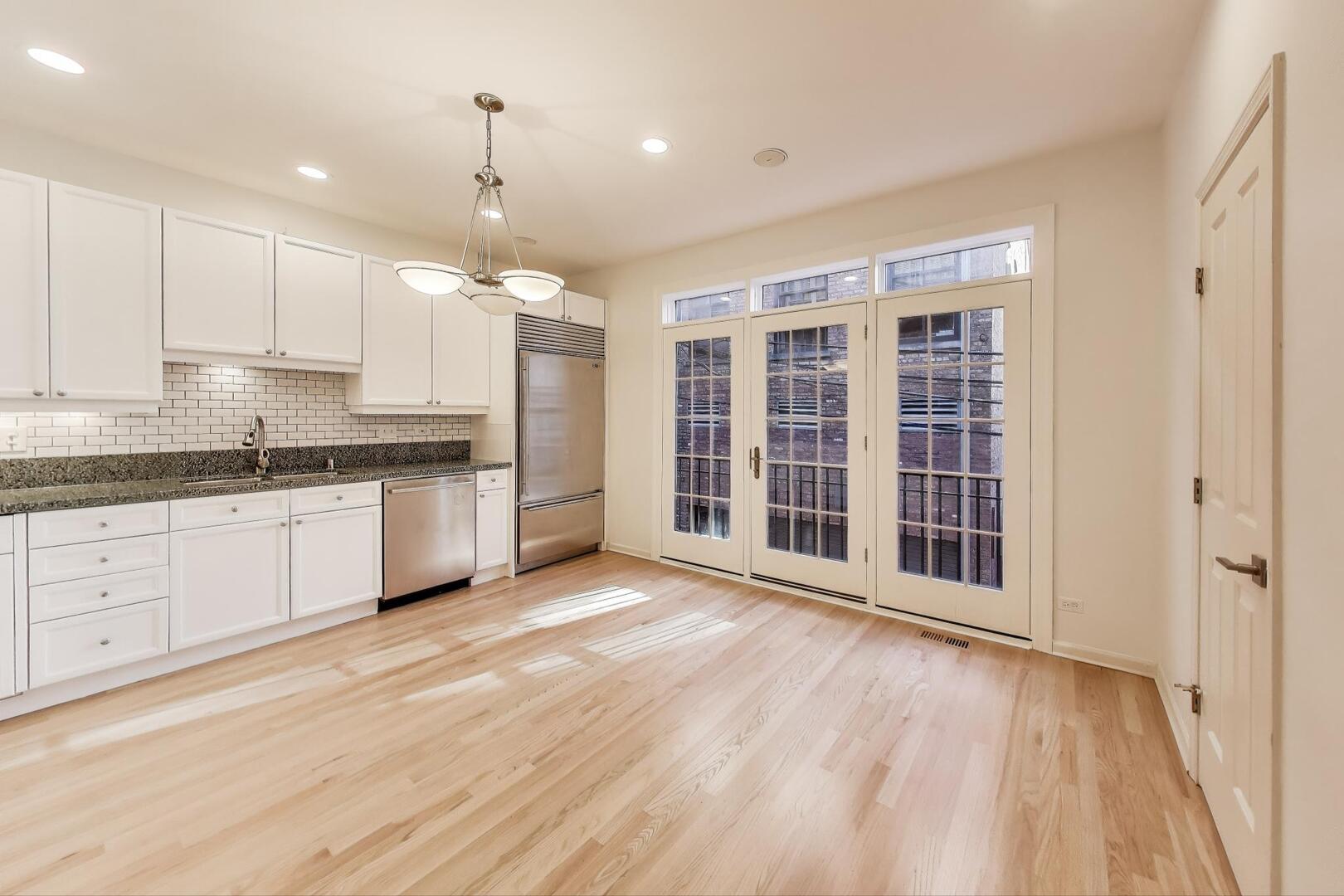 210 W Scott Street Unit: I