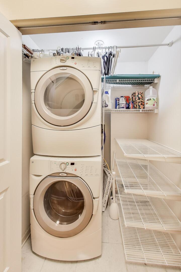 210 W Scott Street Unit: I