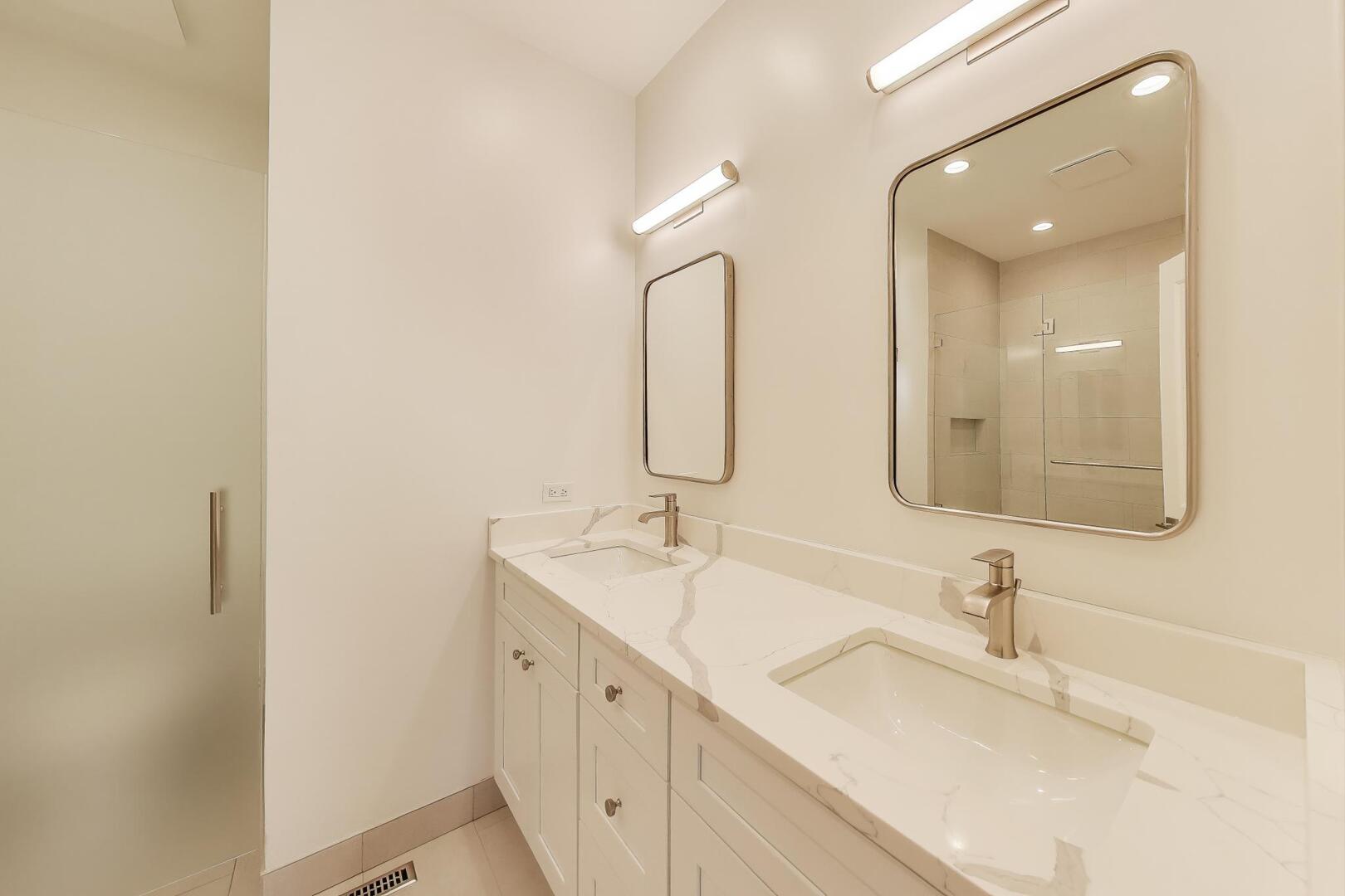 210 W Scott Street Unit: I