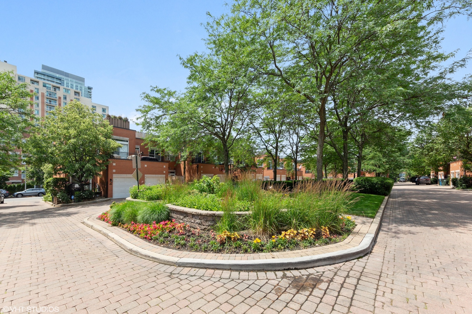 210 W Scott Street Unit: I