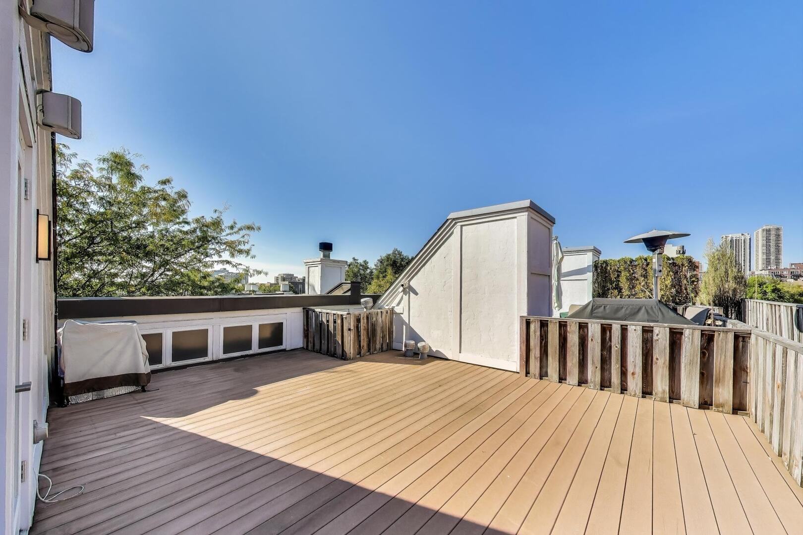 210 W Scott Street Unit: I