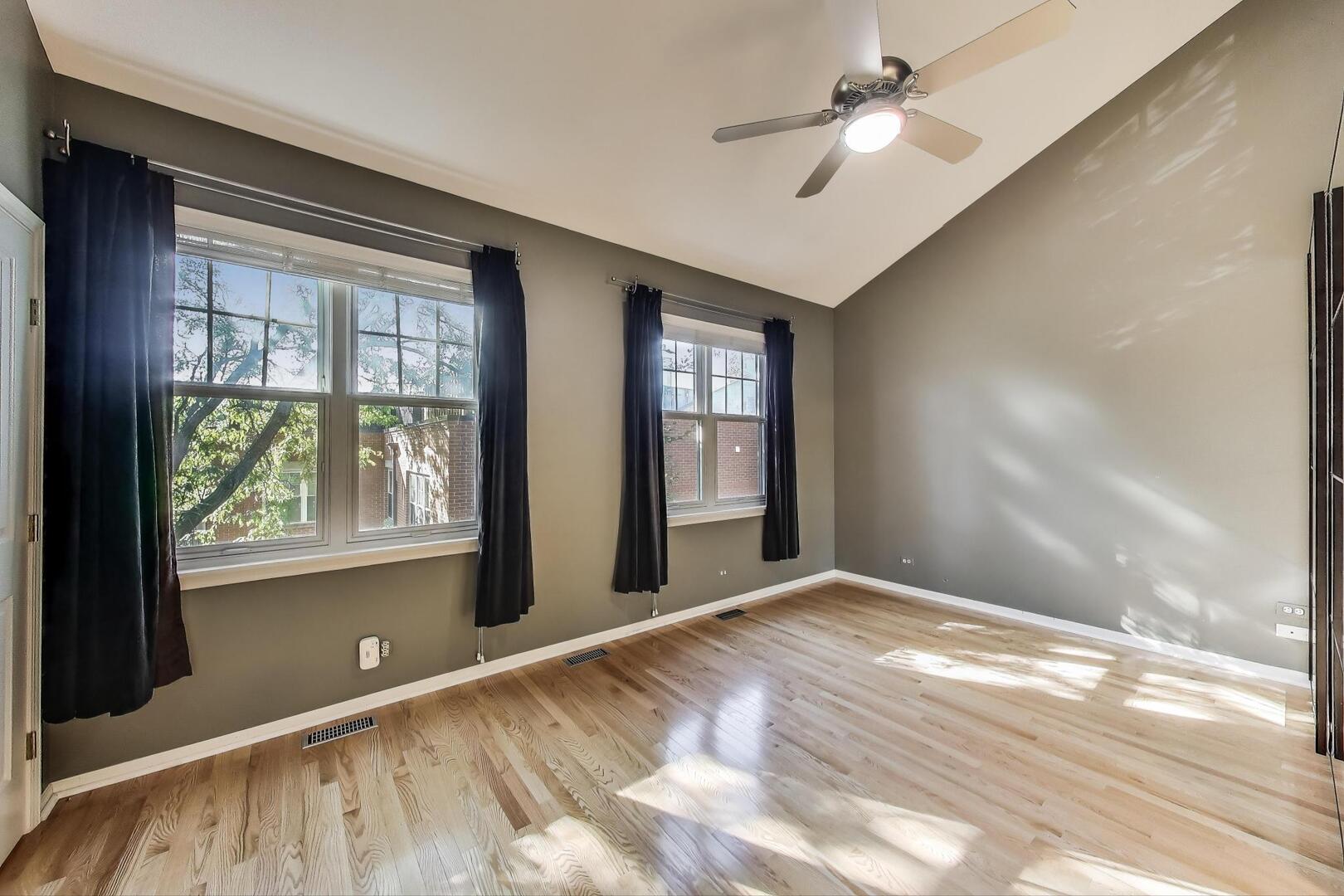 210 W Scott Street Unit: I
