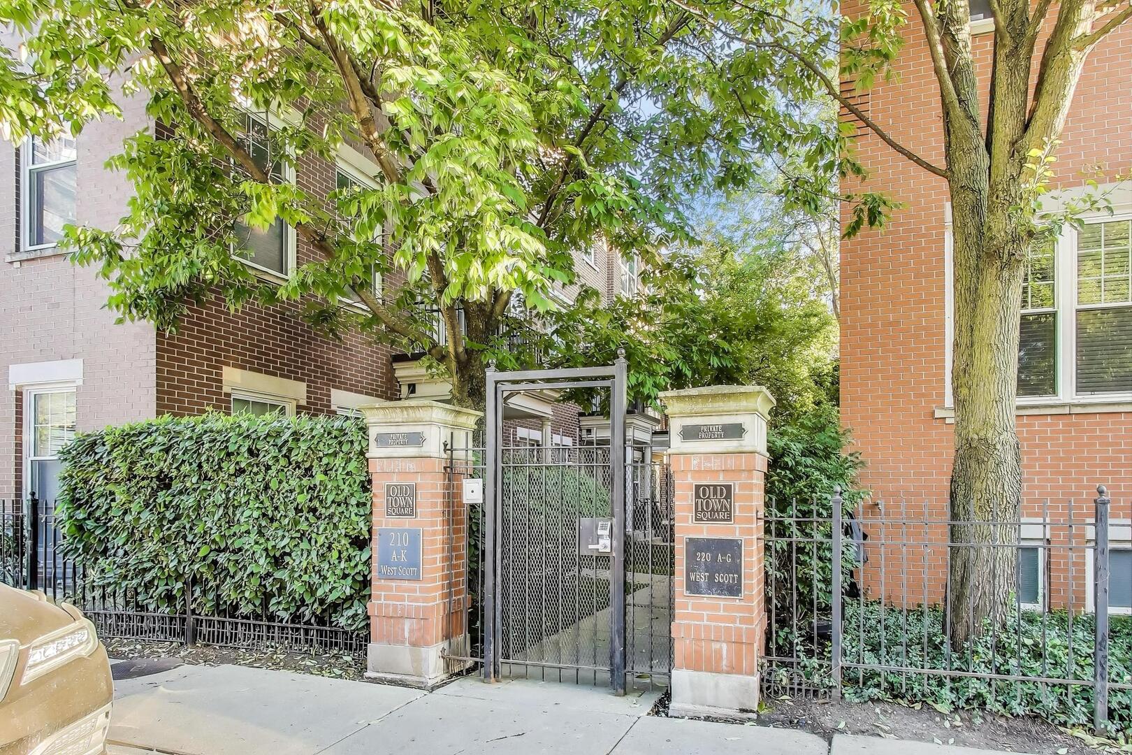 210 W Scott Street Unit: I