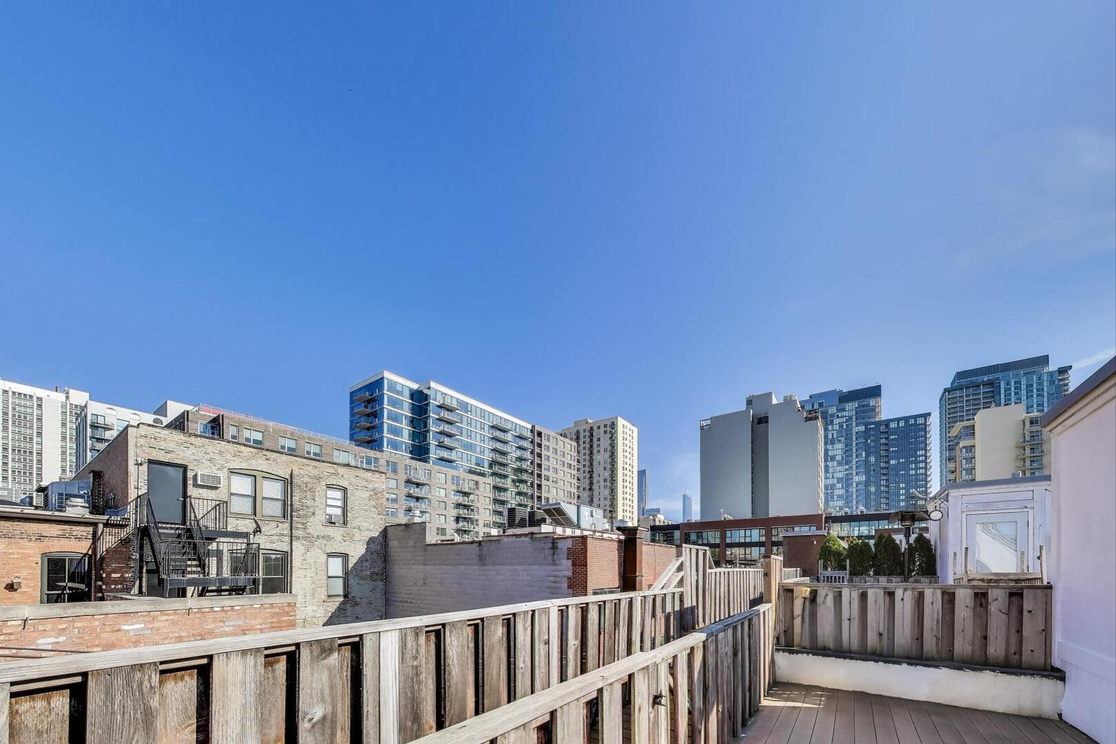 210 W Scott Street Unit: I