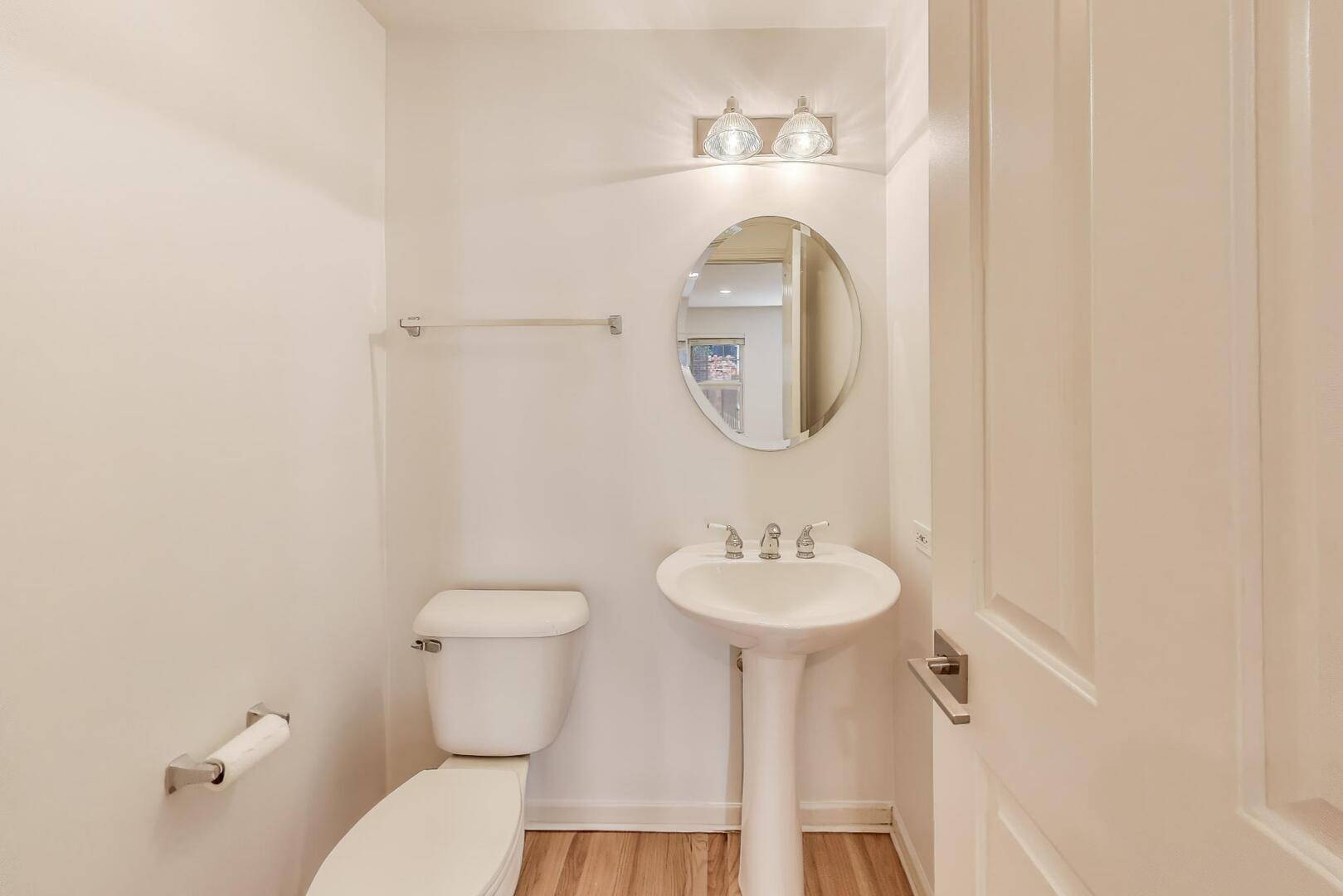 210 W Scott Street Unit: I