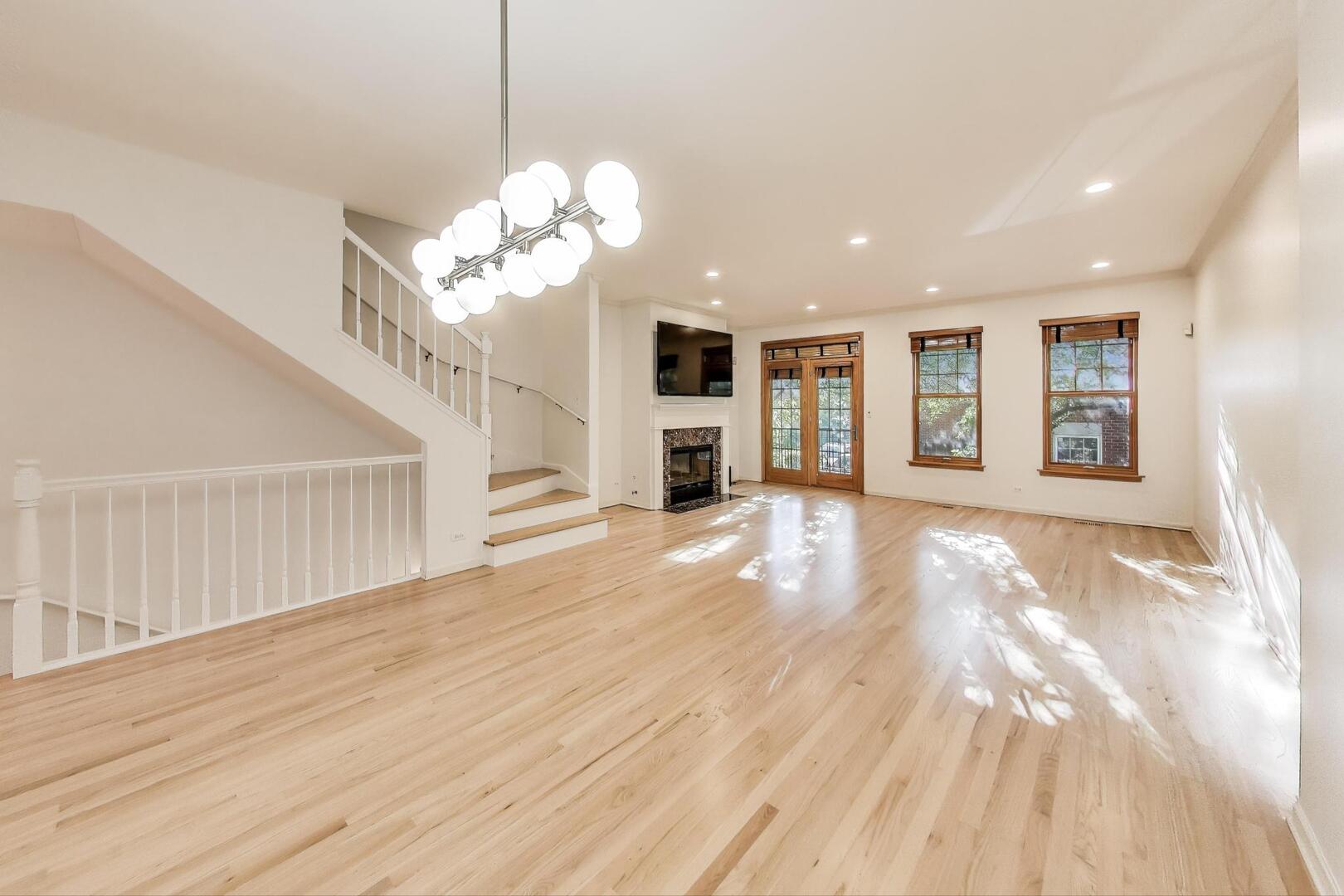 210 W Scott Street Unit: I