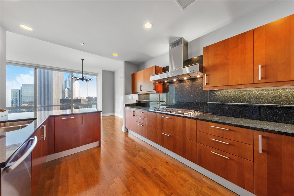 401 N WABASH Avenue Unit: 43H