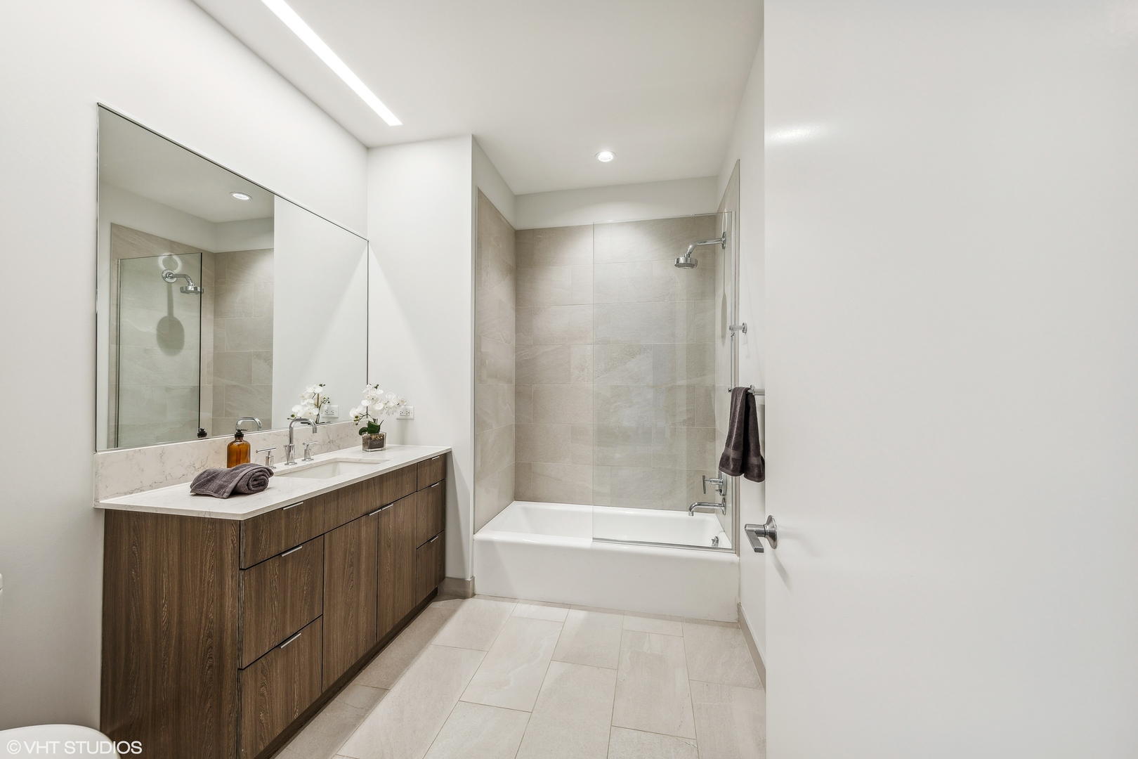 61 E Banks Street Unit: 504