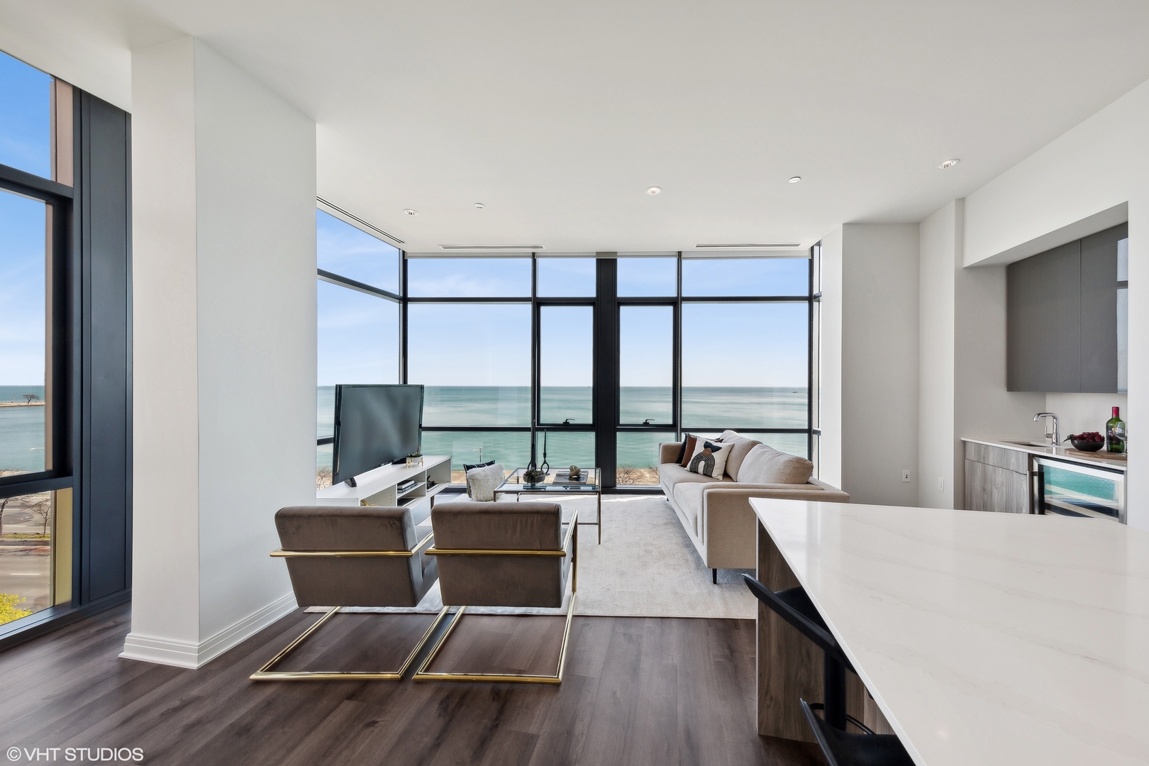 61 E Banks Street Unit: 504