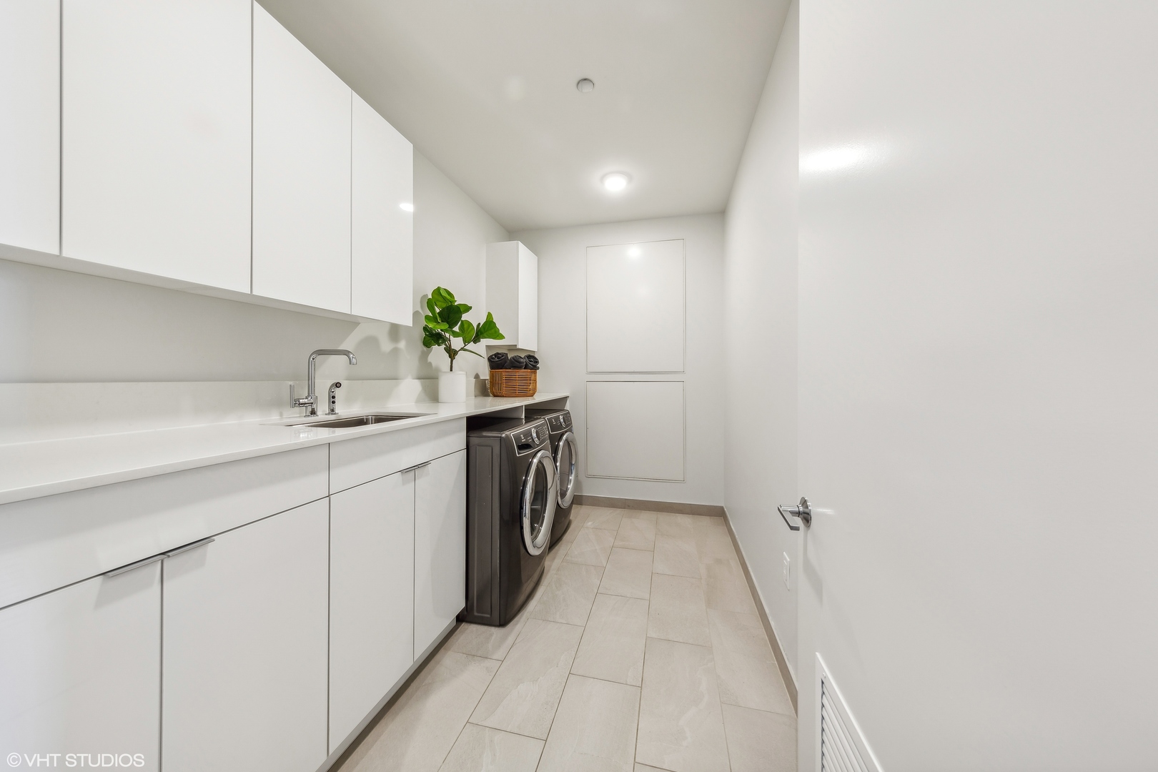 61 E Banks Street Unit: 504