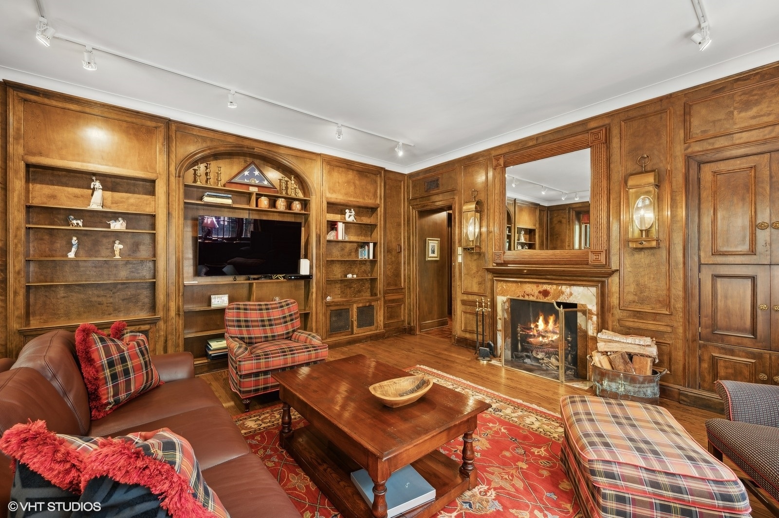 1325 N Astor Street Unit: 2