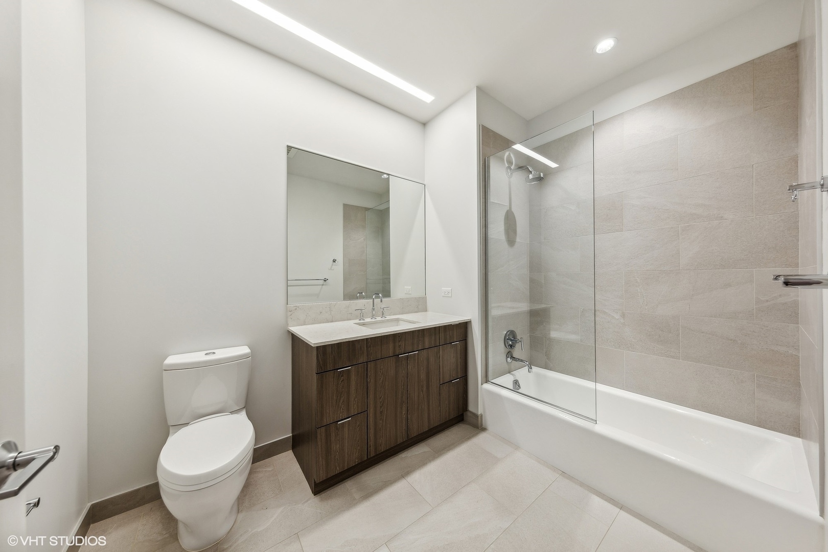 61 E Banks Street Unit: 407