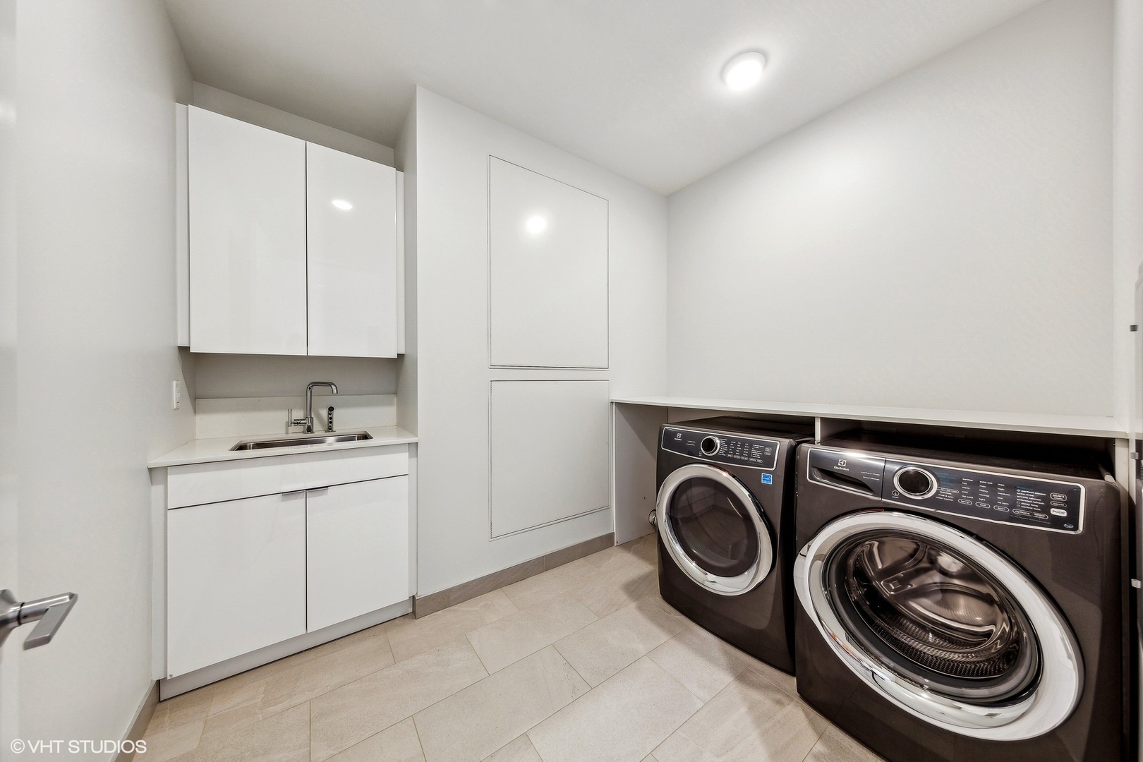 61 E Banks Street Unit: 407