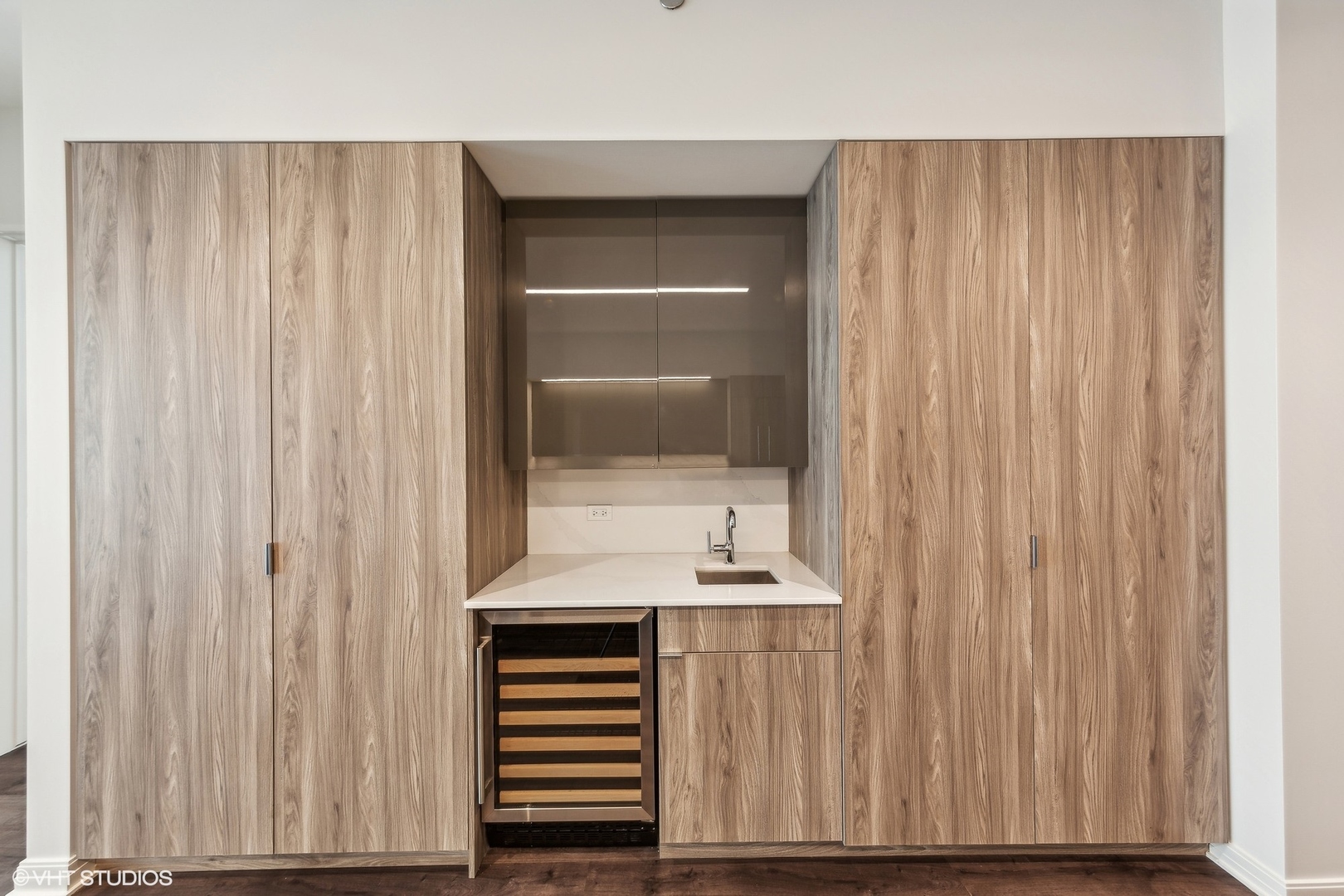 61 E Banks Street Unit: 407